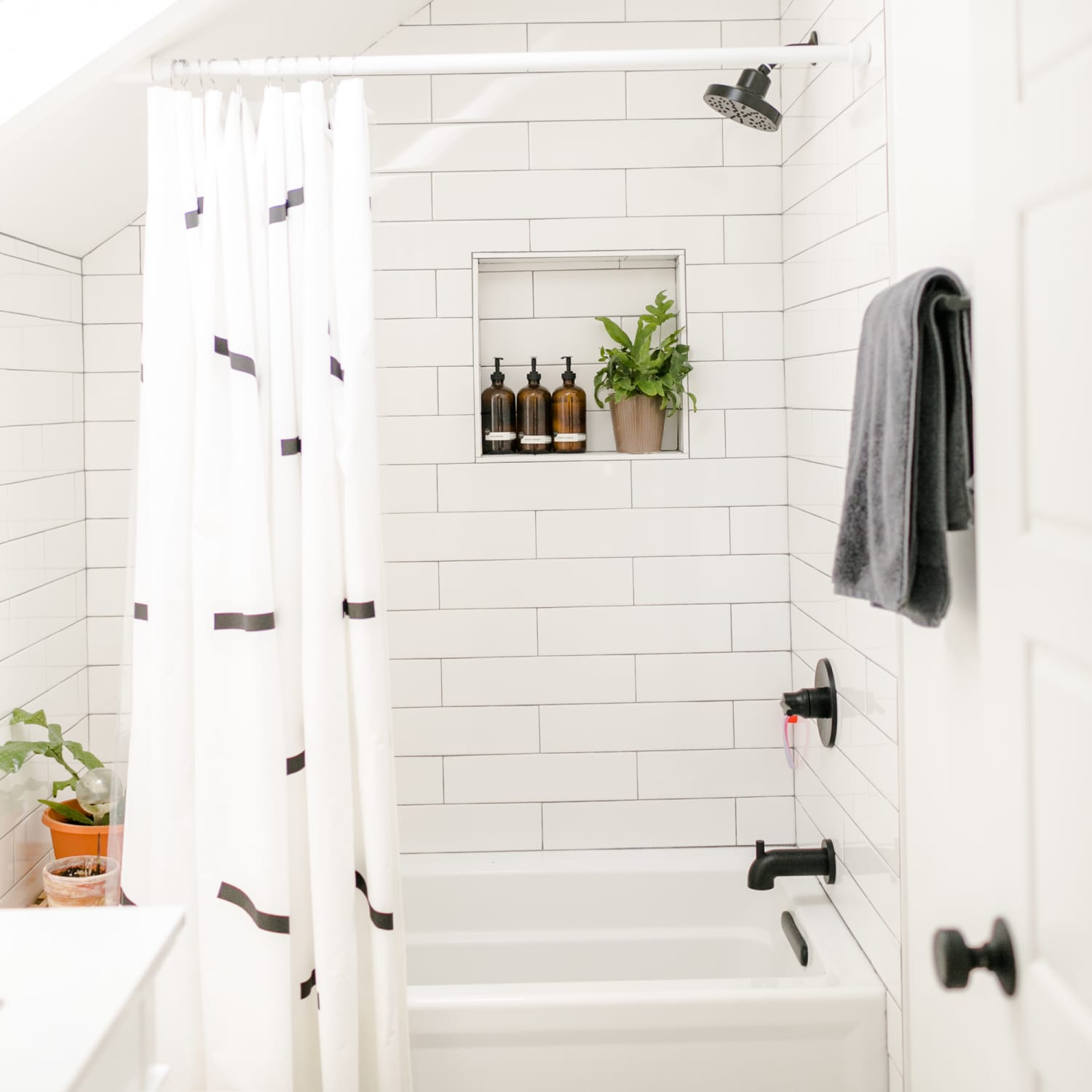 Remove caulk hot sale around tub